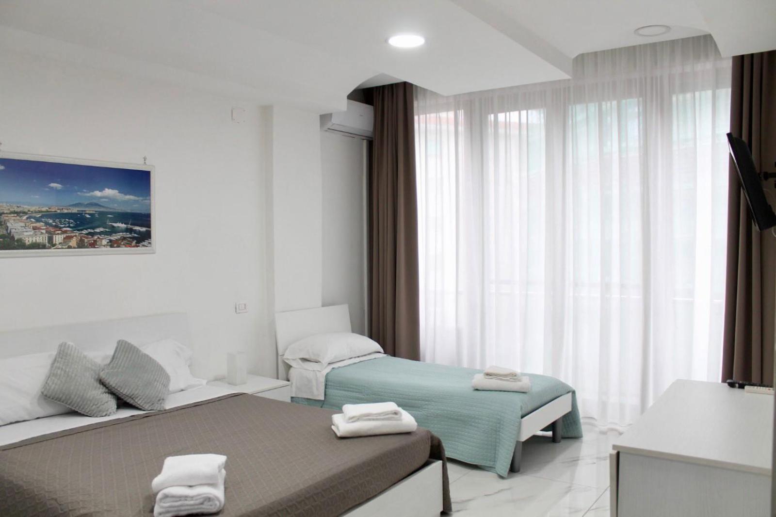 B&B Central Rooms 137 Naples Luaran gambar